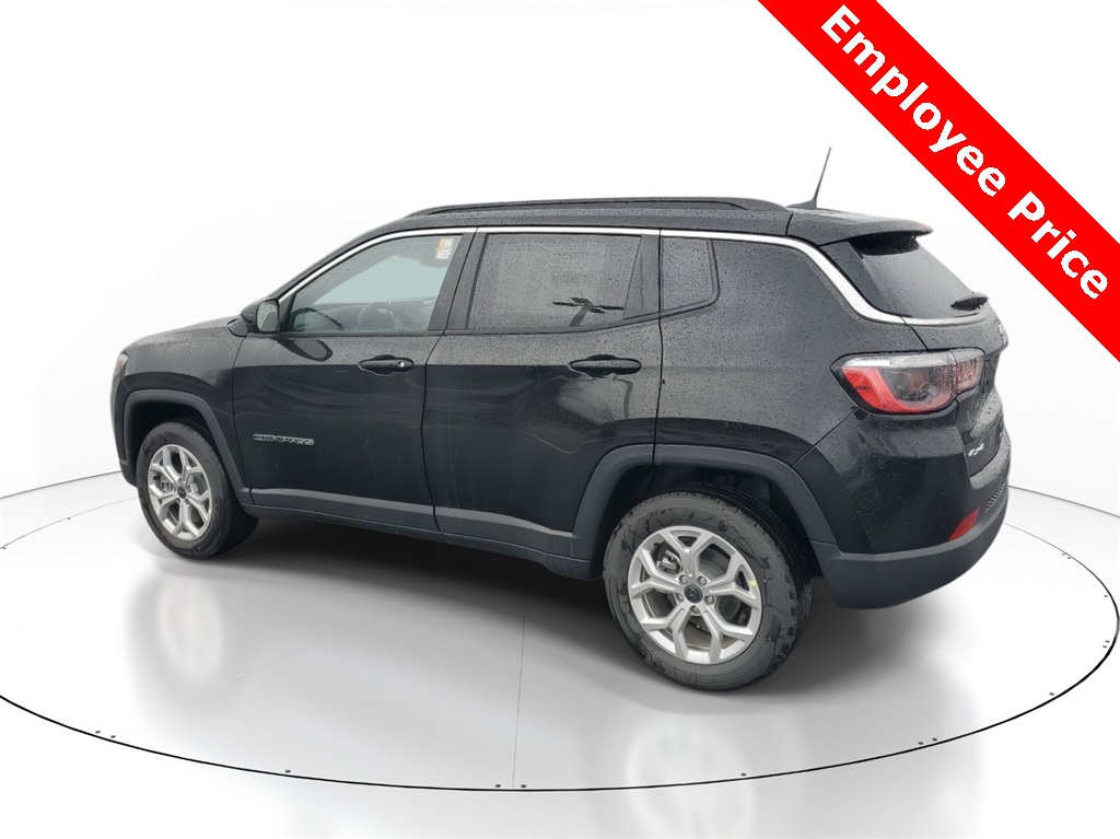 2025 Jeep Compass Latitude photo 3