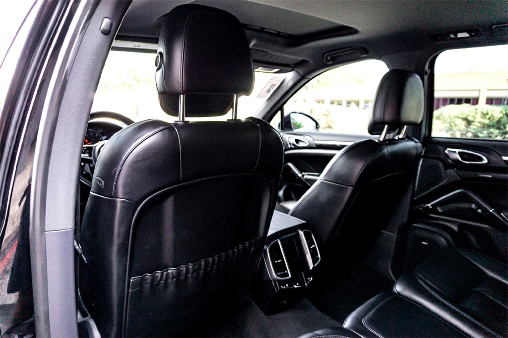 2018 Porsche Cayenne Base photo 27