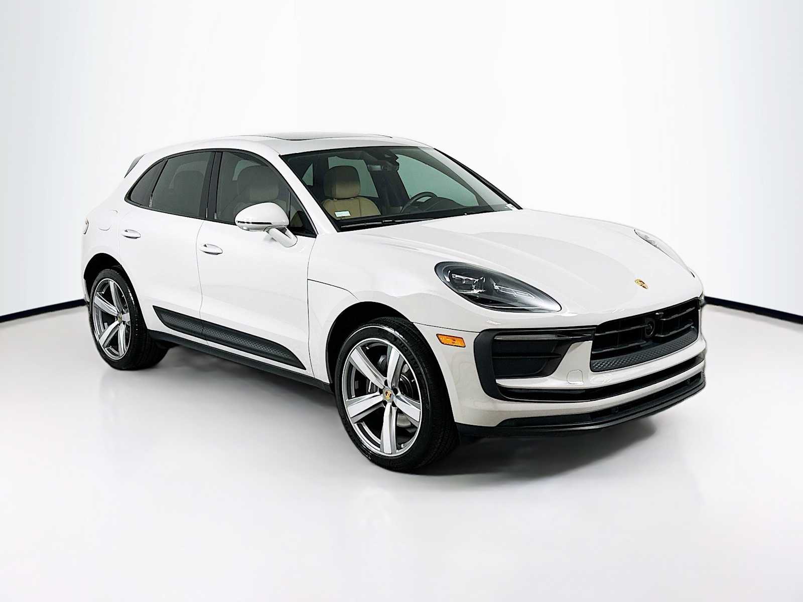2025 Porsche Macan T photo 4