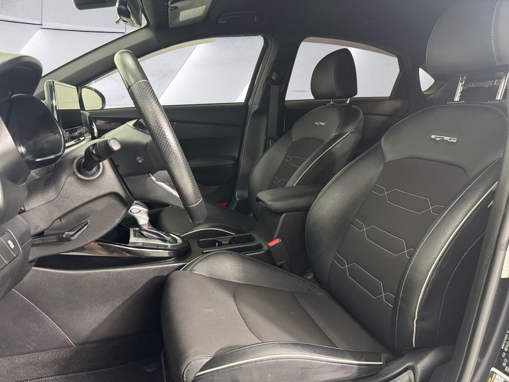 2023 Kia Forte GT-Line photo 8