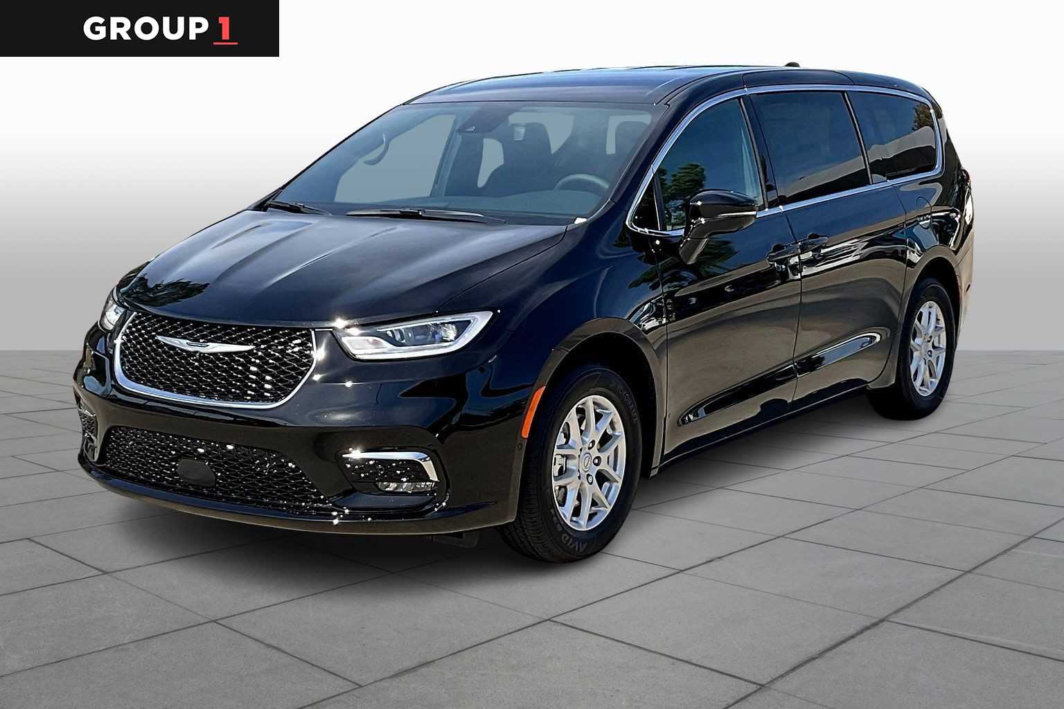 2026 Chrysler Pacifica Select's photo
