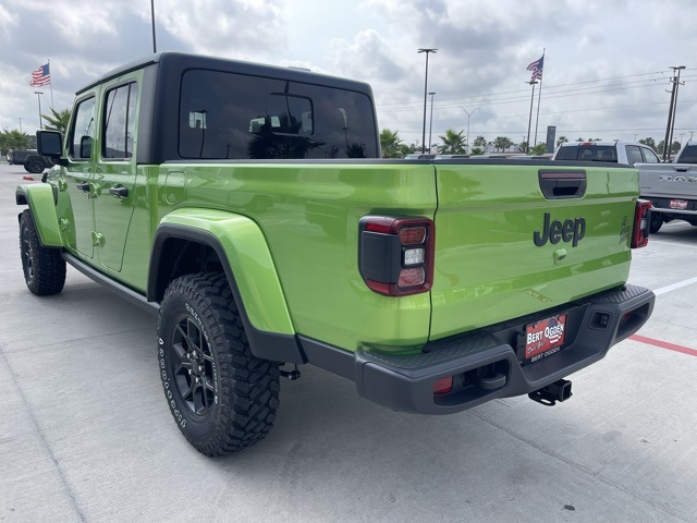 2025 Jeep Gladiator Willys photo 5