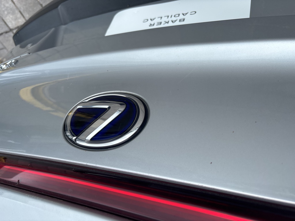 2020 Lexus UX 250h Premium photo 4