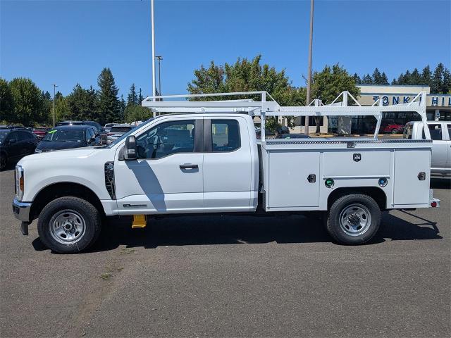 2025 Ford F-350 XL photo 2