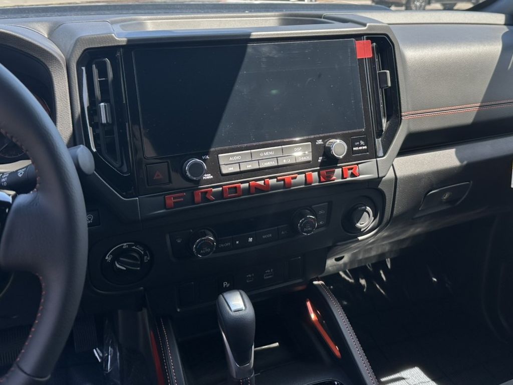 2025 Nissan Frontier PRO-4X photo 17