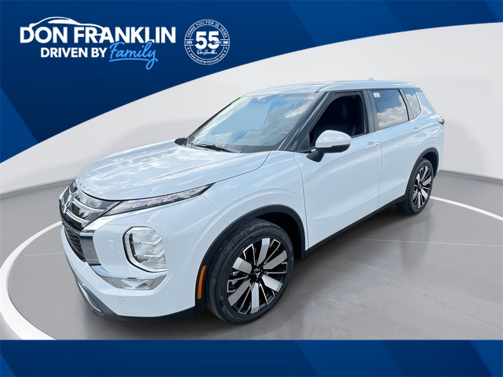 2025 Mitsubishi Outlander SE's photo