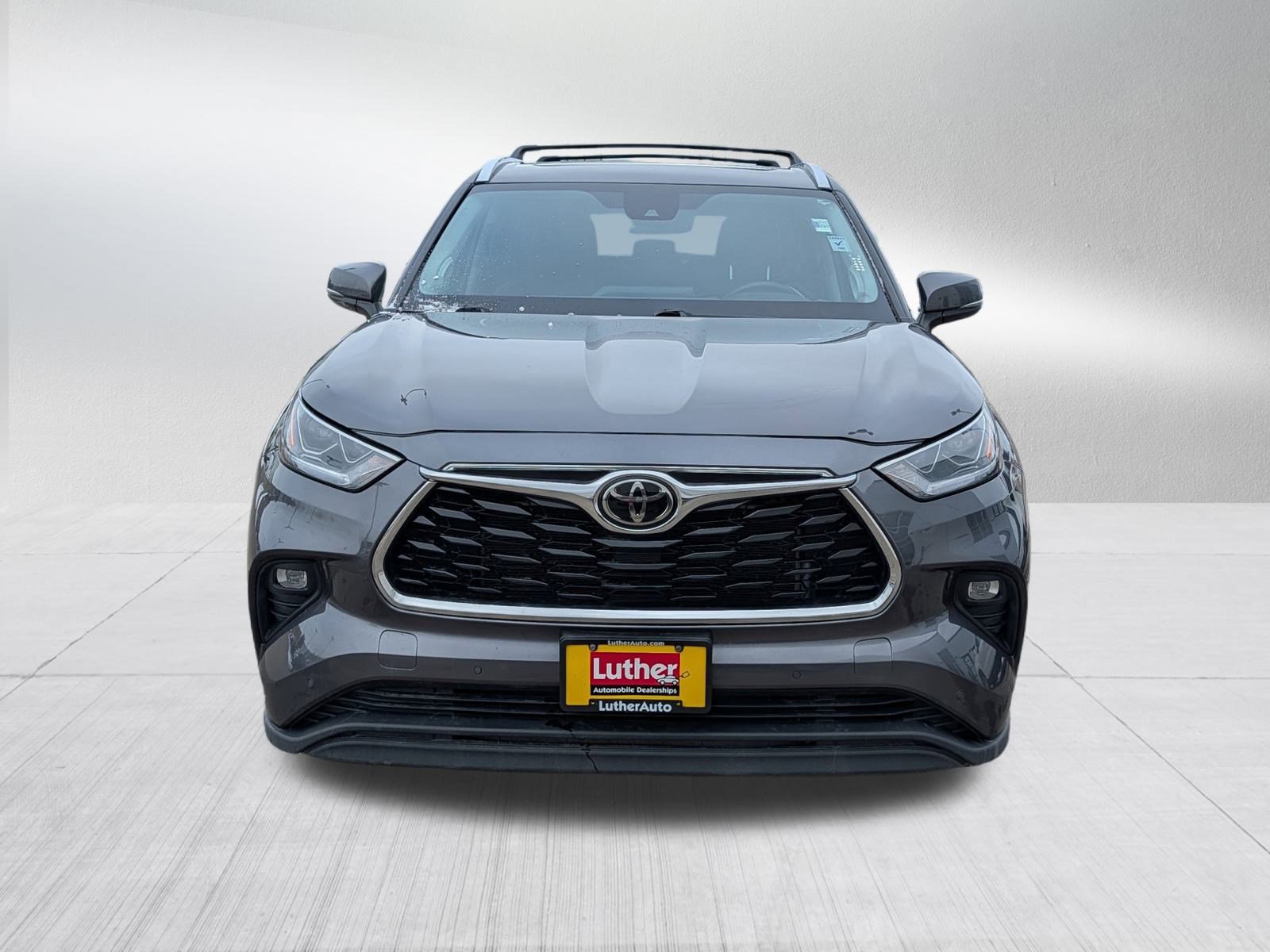 Used 2022 Toyota Highlander Limited with VIN 5TDDZRBH3NS562364 for sale in Vadnais Heights, Minnesota