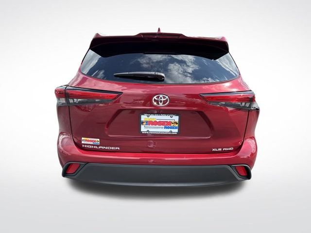2021 Toyota Highlander XLE photo 4