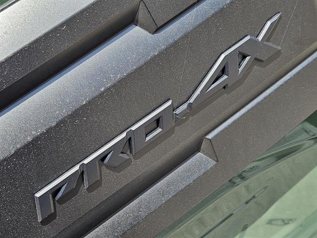 2025 Nissan Frontier Crew Cab PRO-4X photo 8