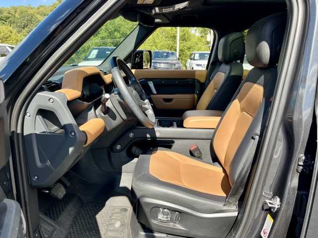 2023 Land Rover Defender 130 X-Dynamic SE photo 10