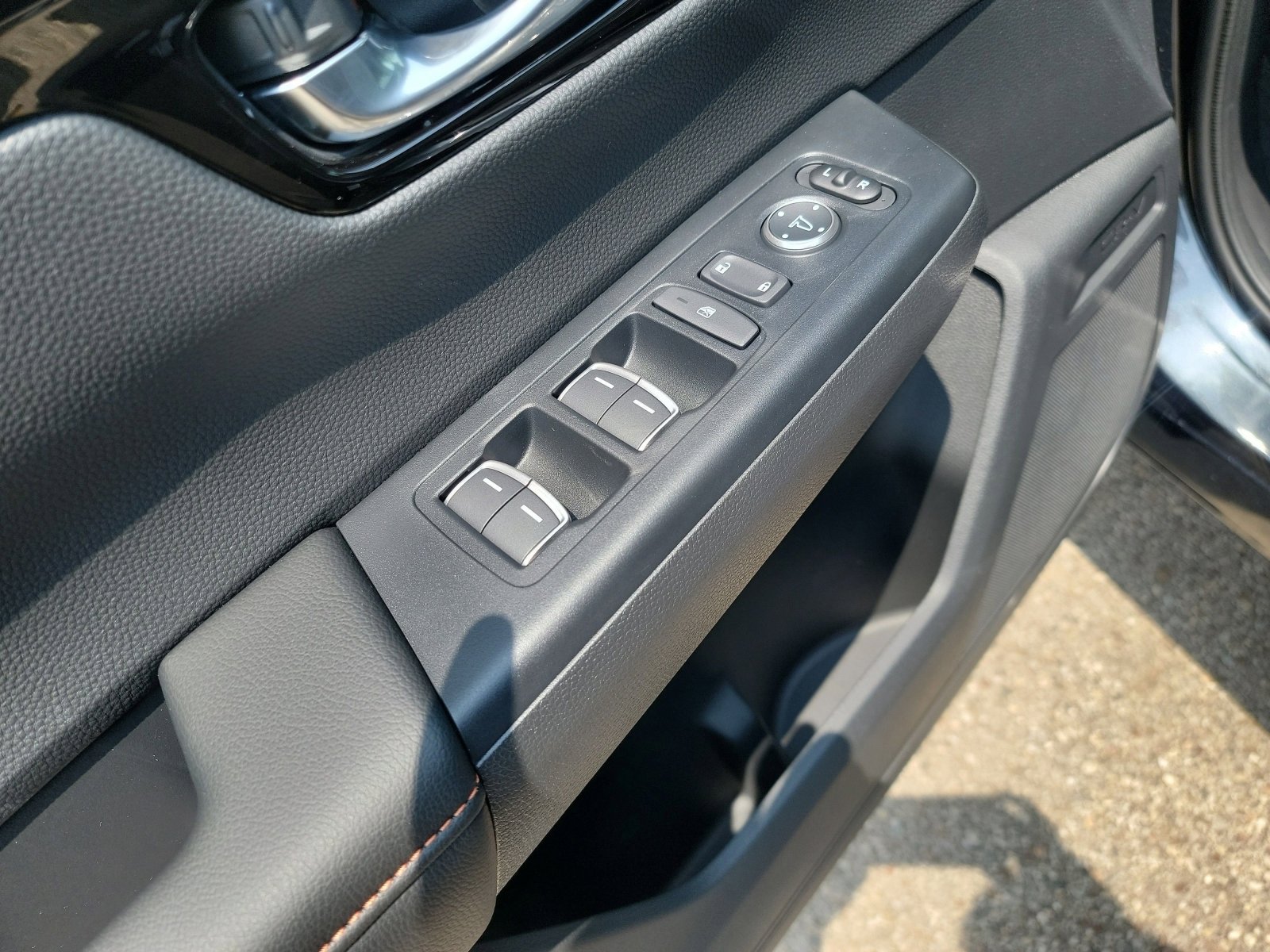 2026 Honda CR-V Hybrid Sport Touring photo 4