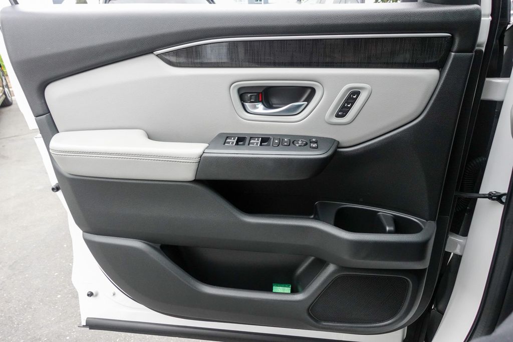 2023 Honda Pilot Elite photo 23