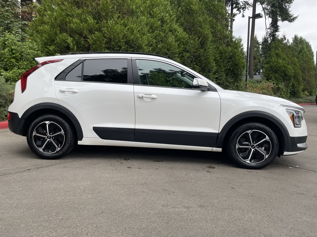 2023 Kia Niro EX photo 2