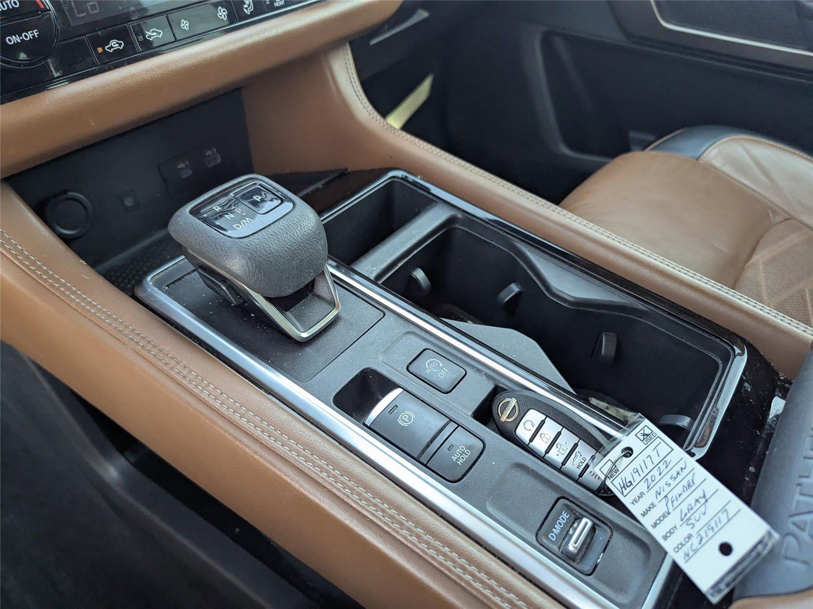 2022 Nissan Pathfinder Platinum photo 23