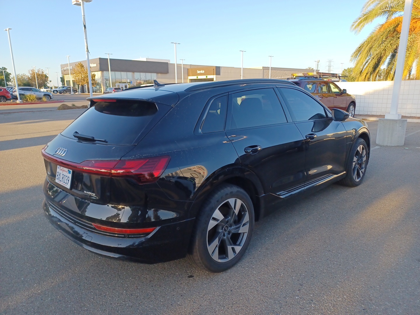 2021 Audi e-tron Premium photo 4