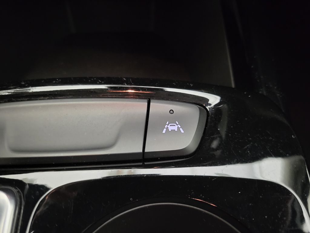 2024 Chevrolet Trax LT photo 5