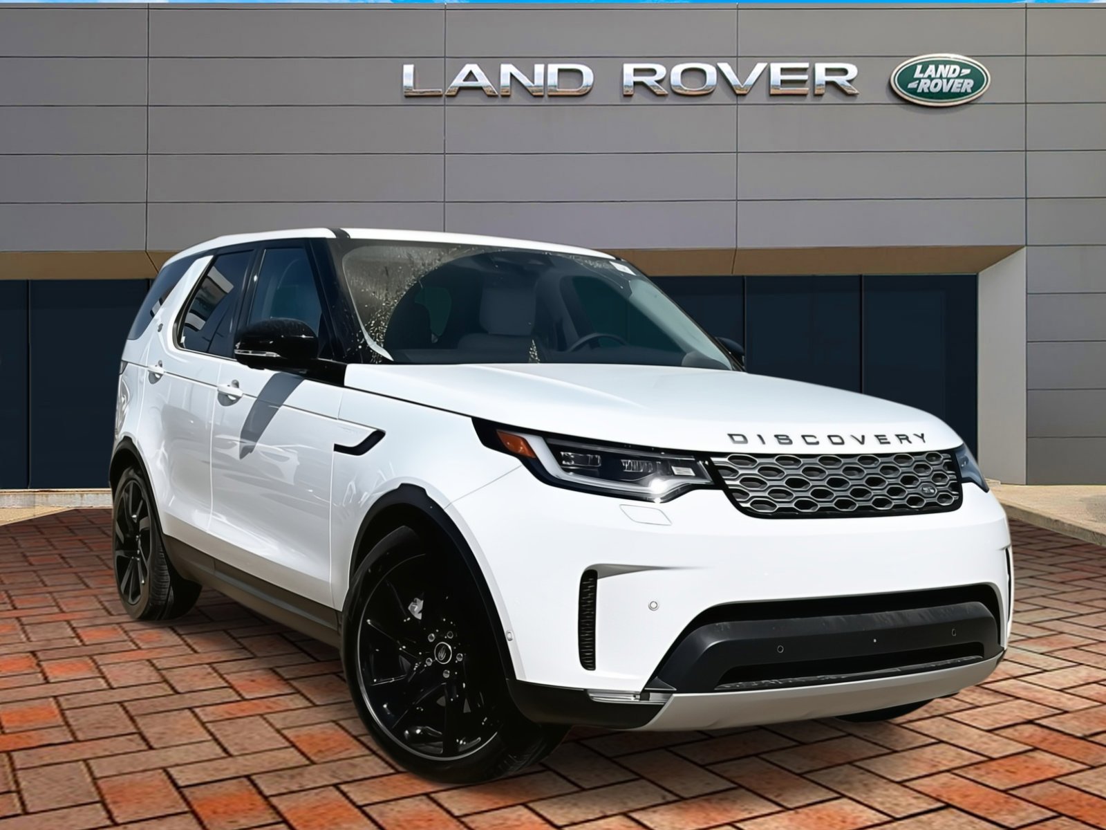 2025 Land Rover Discovery S photo 2