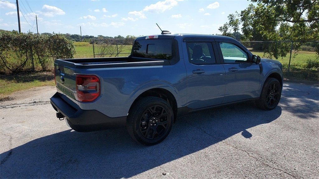 2025 Ford Maverick Lariat photo 2