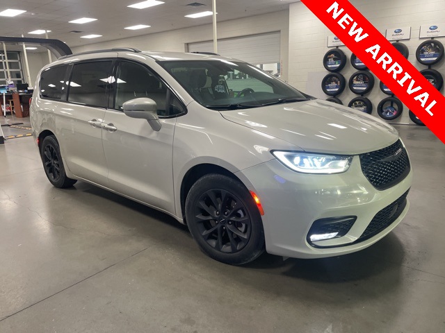 2021 Chrysler Pacifica Touring L's photo