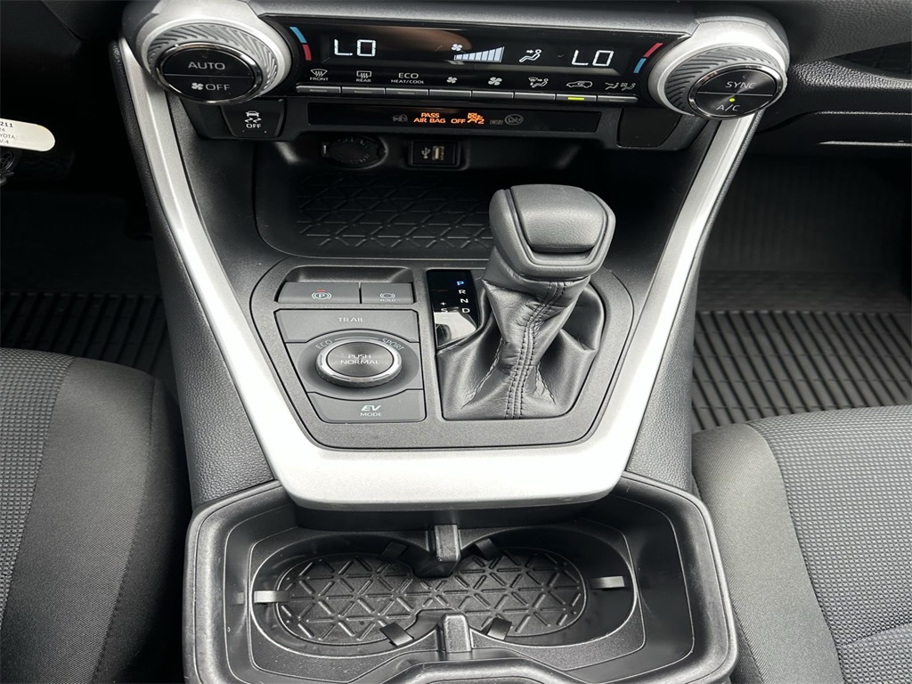 2024 Toyota RAV4 Hybrid LE photo 16
