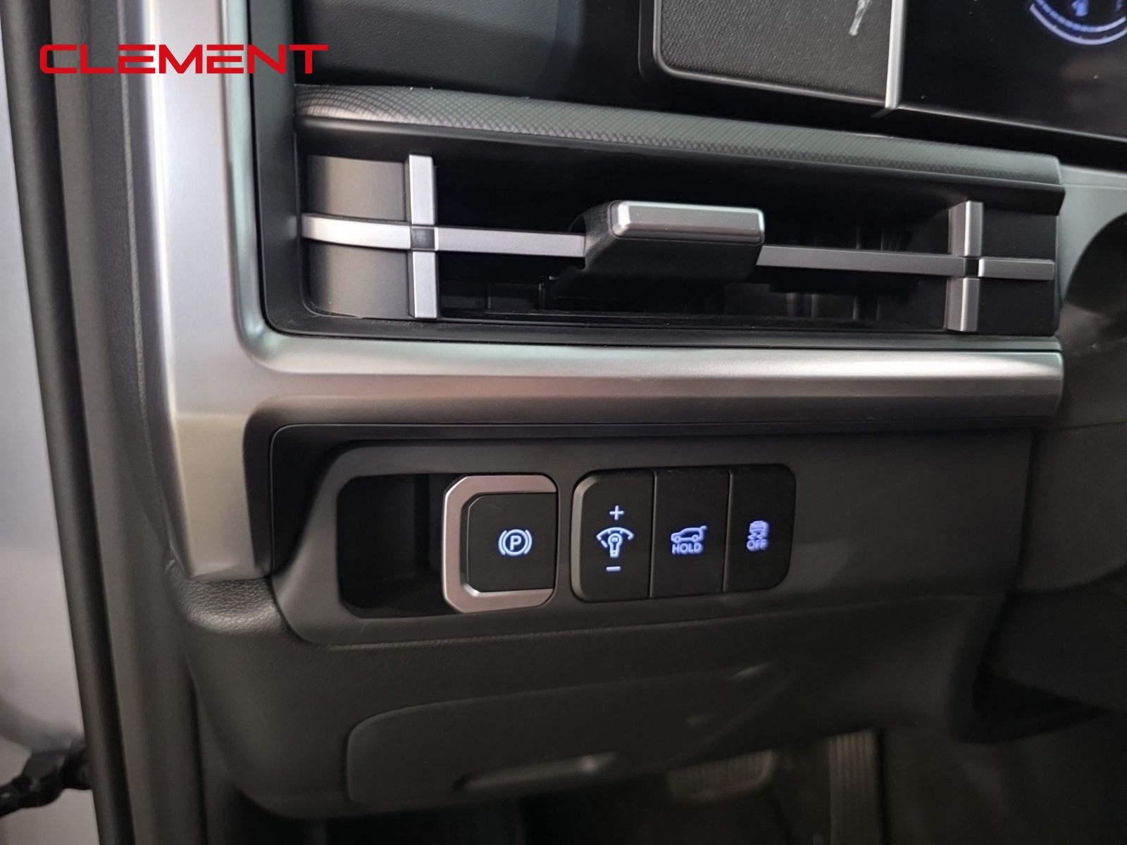 2025 Hyundai Santa Fe SE photo 8