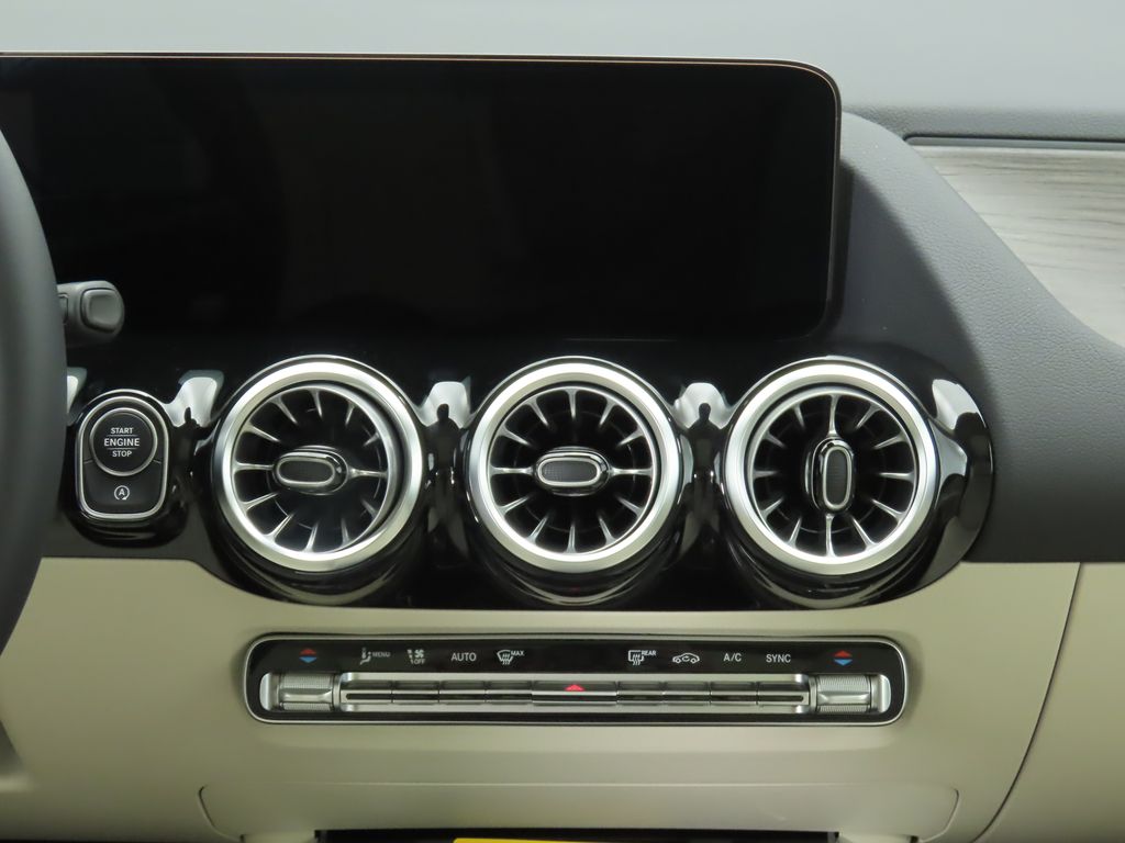 2026 Mercedes Benz GLA 250 photo 13