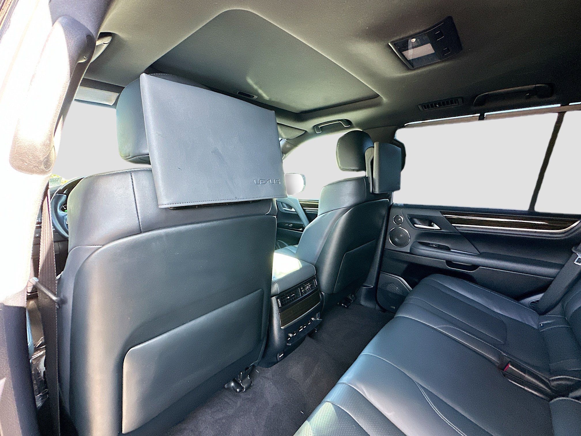 2020 Lexus LX 570 photo 28