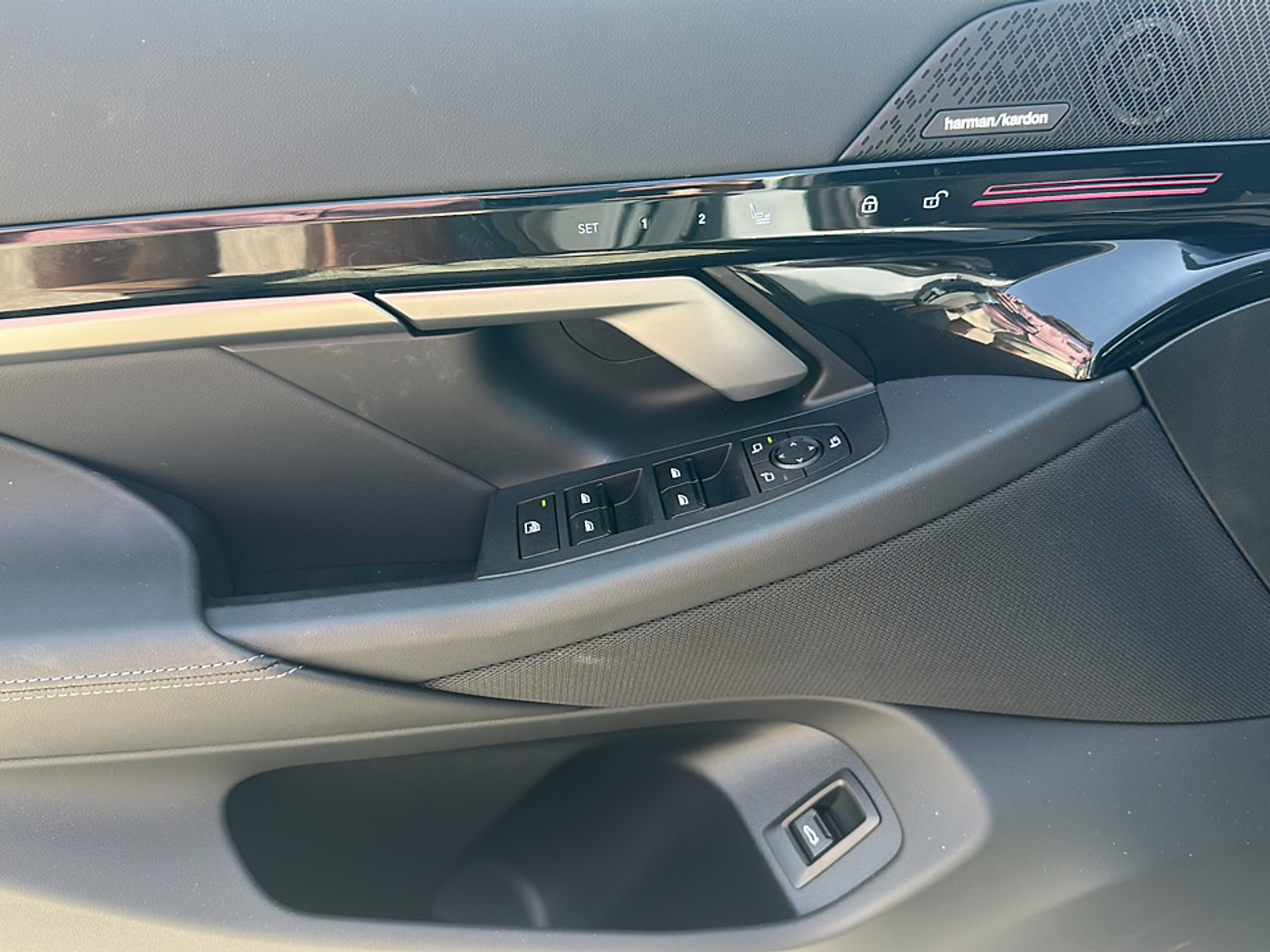 New 2025 Brooklyn Grey Metallic BMW i image 11
