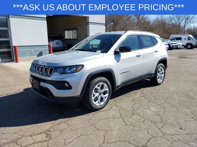 2025 Jeep Compass Latitude photo 5
