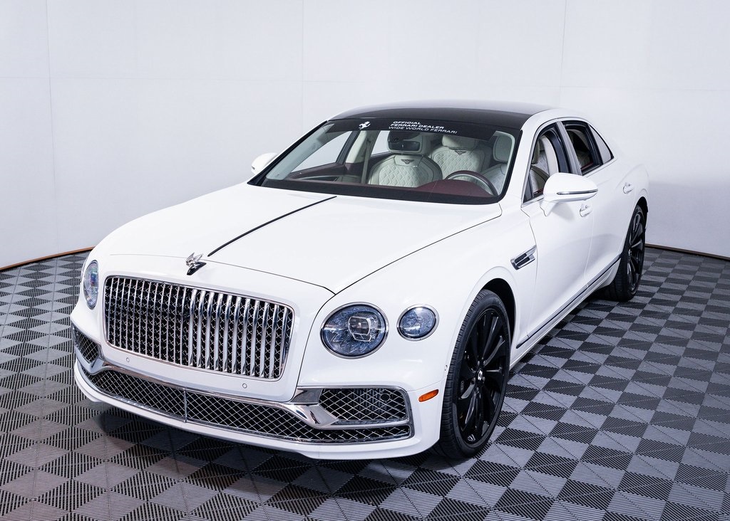 Used 2022 Glacier White Bentley V8 image 10