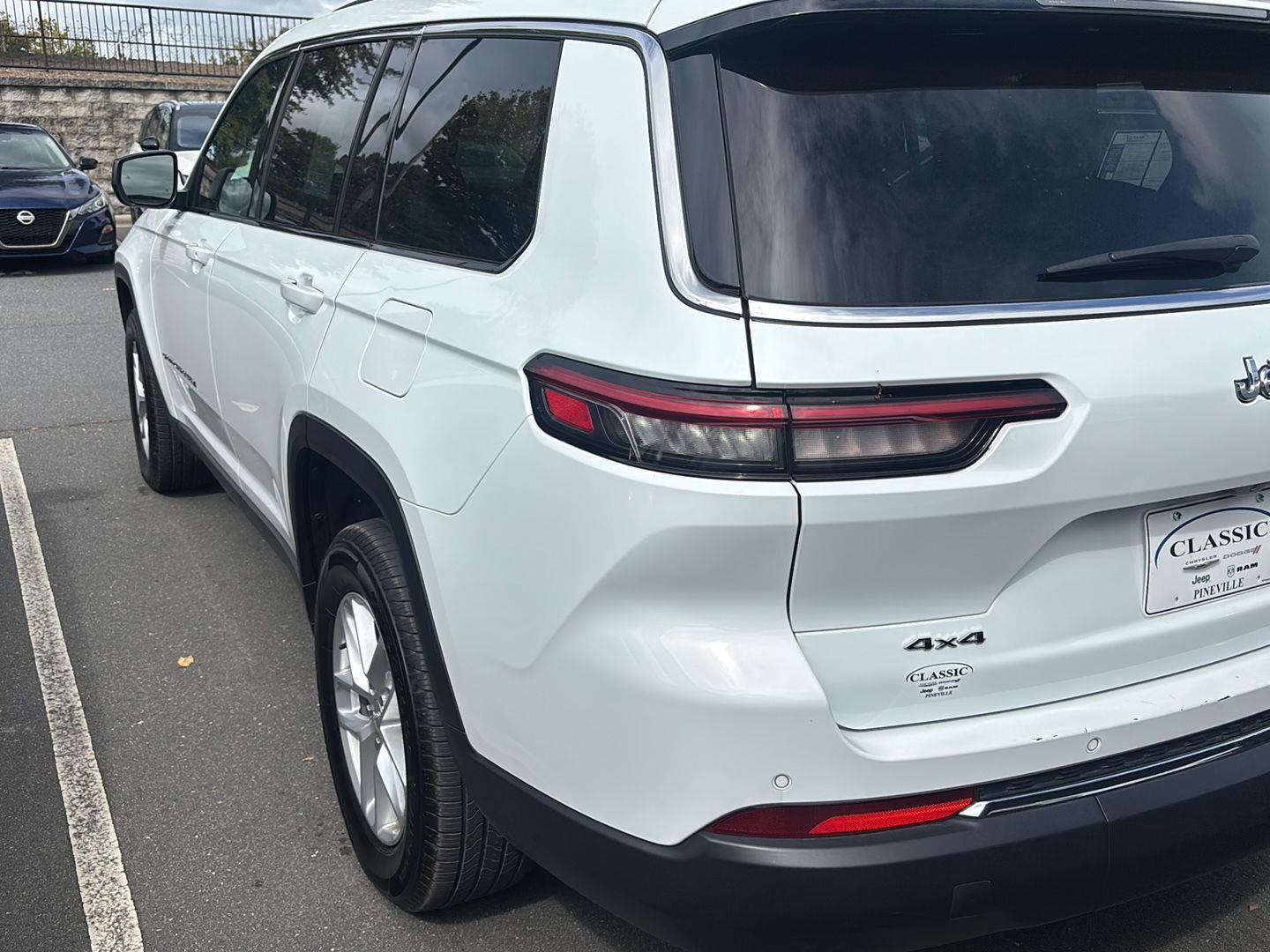 2023 Jeep Grand Cherokee Laredo photo 9