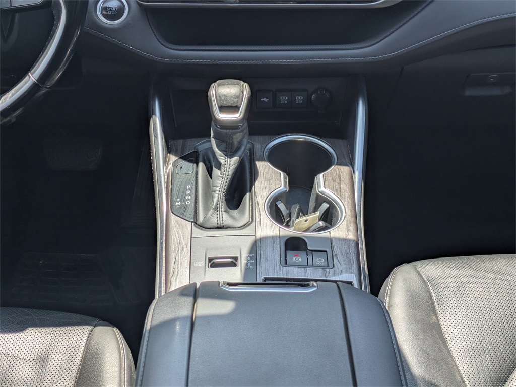 2020 Toyota Highlander Limited photo 19