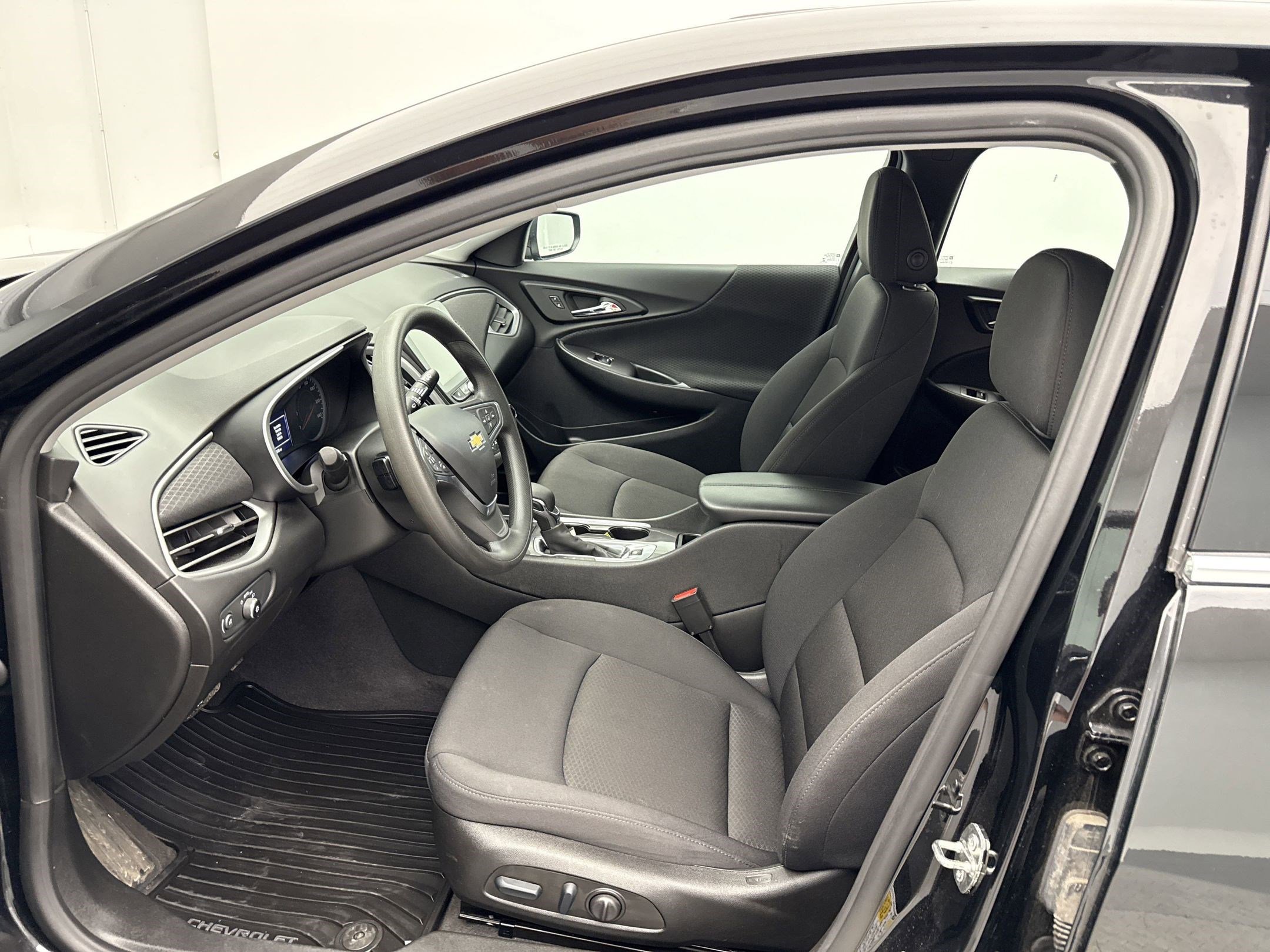 2023 Chevrolet Malibu 1LT photo 5