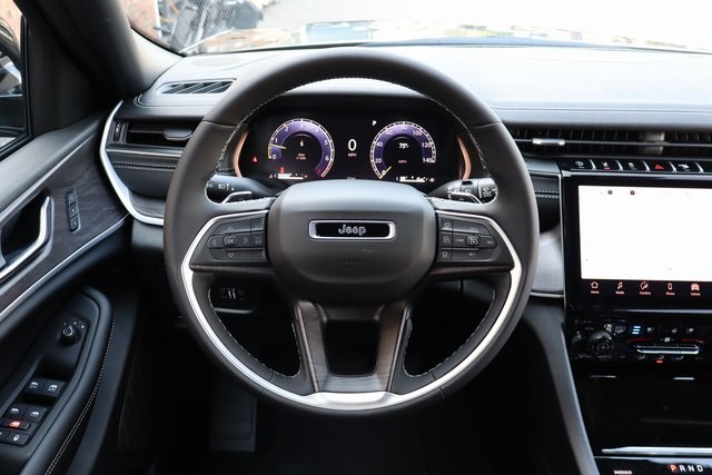 2025 Jeep Grand Cherokee Limited photo 16