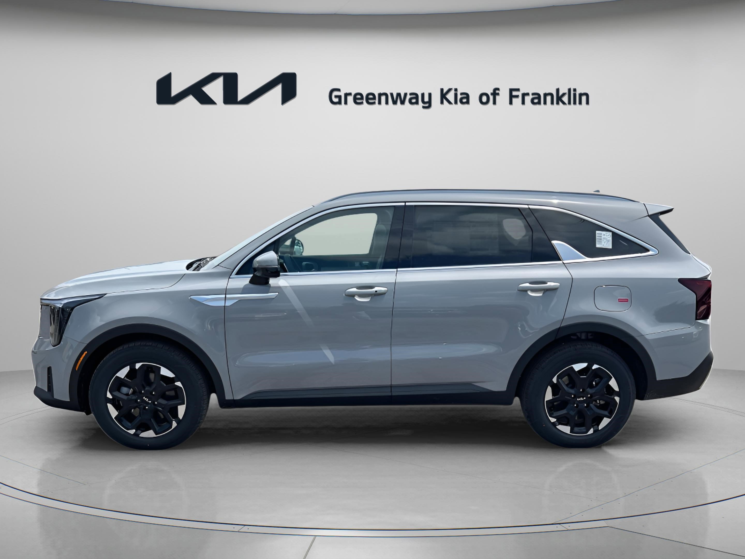 2025 Kia Sorento S photo 3