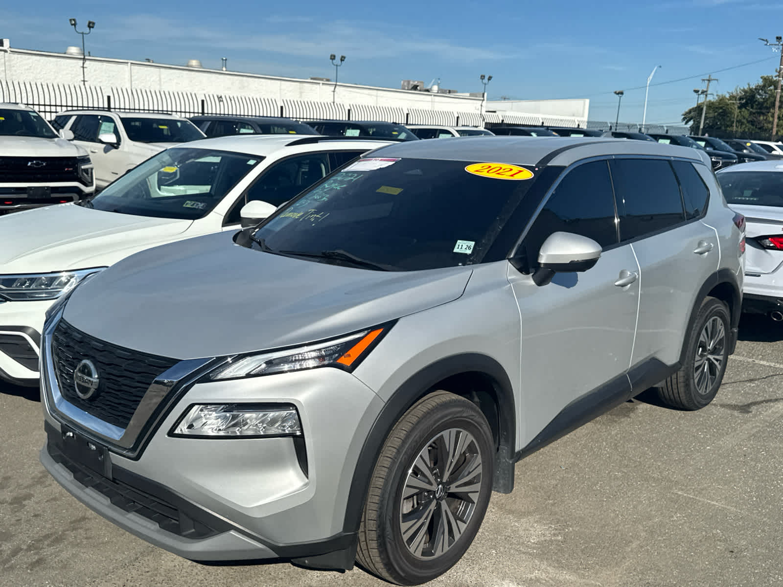 2021 Nissan Rogue SV photo 3