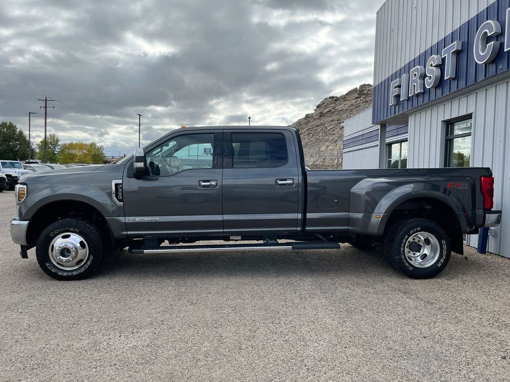 2019 Ford F-350 Lariat photo 3