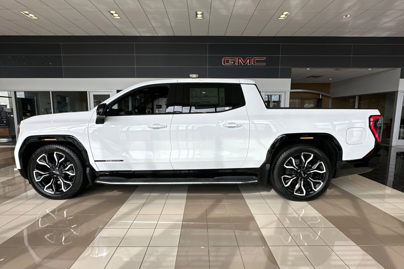 2025 Gmc Sierra EV Denali photo 3