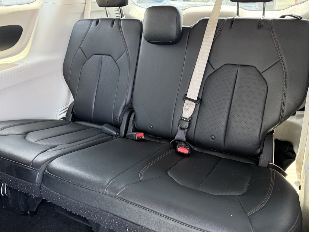2020 Chrysler Pacifica Touring L photo 32