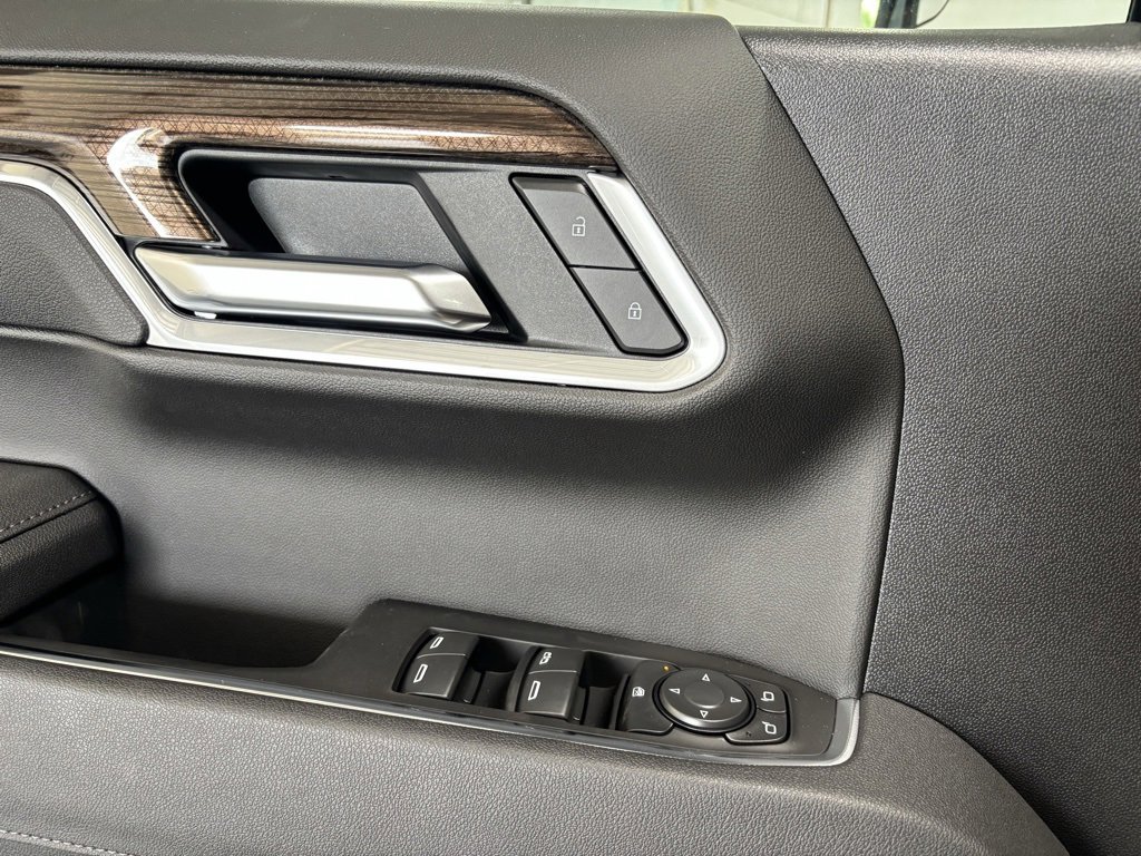 2025 Chevrolet Silverado 1500 RST photo 5