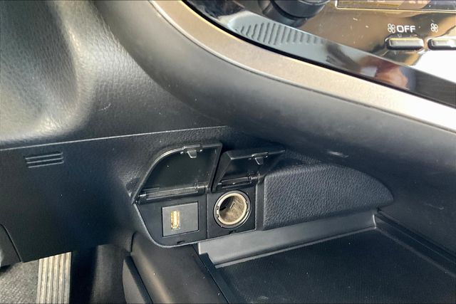 2023 Toyota Camry SE photo 30