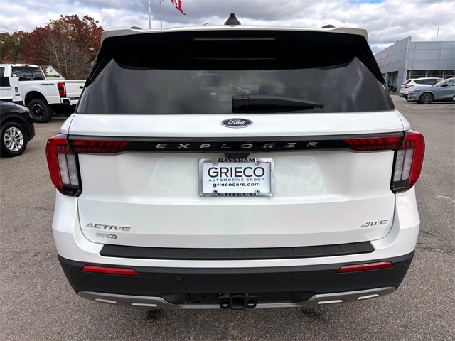 2025 Ford Explorer photo 4
