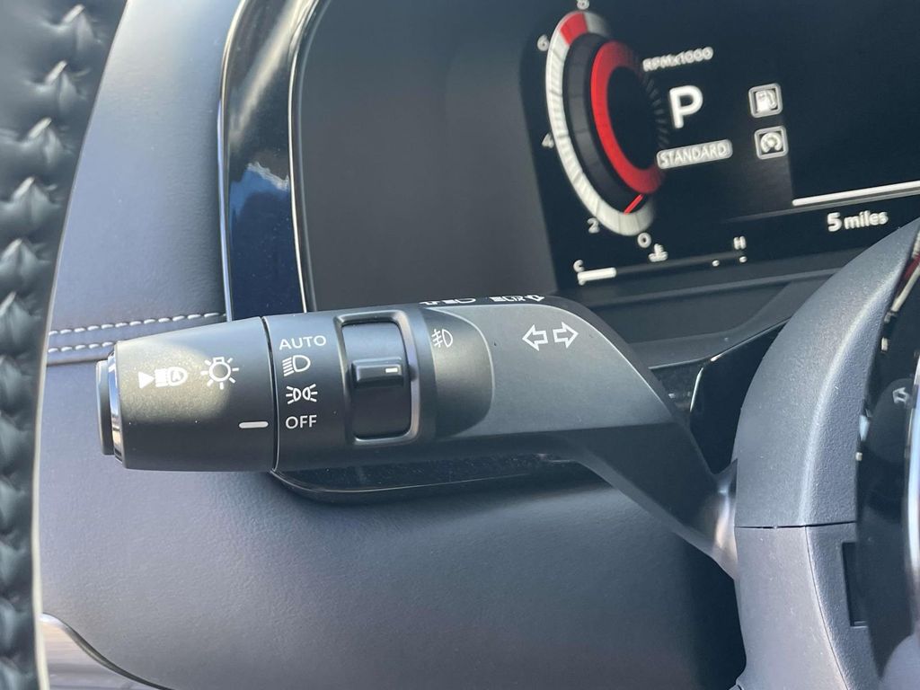 2025 Nissan Pathfinder Platinum photo 25