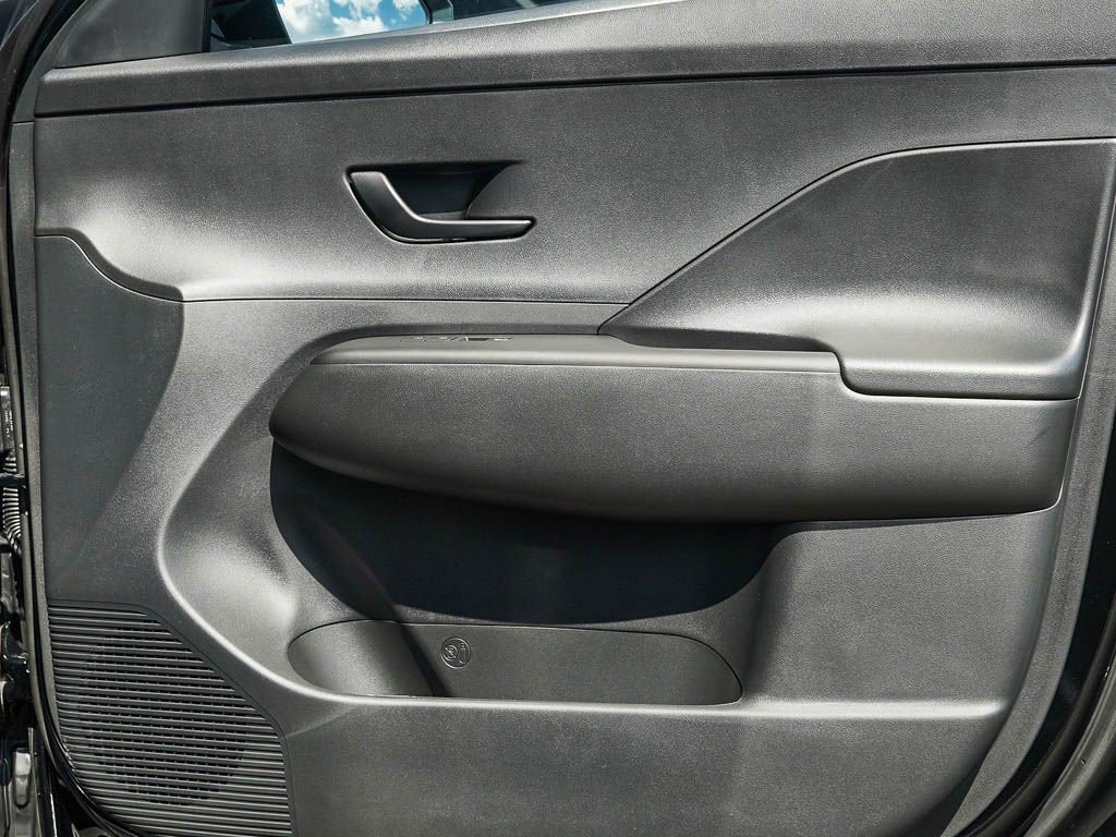 2026 Hyundai Kona SEL photo 8