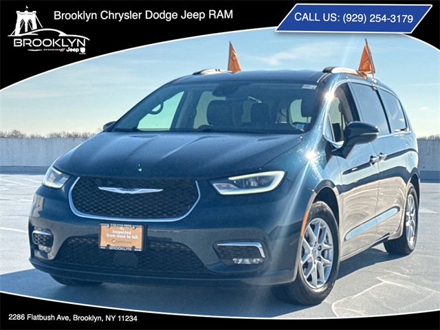 2022 Chrysler Pacifica Touring L's photo