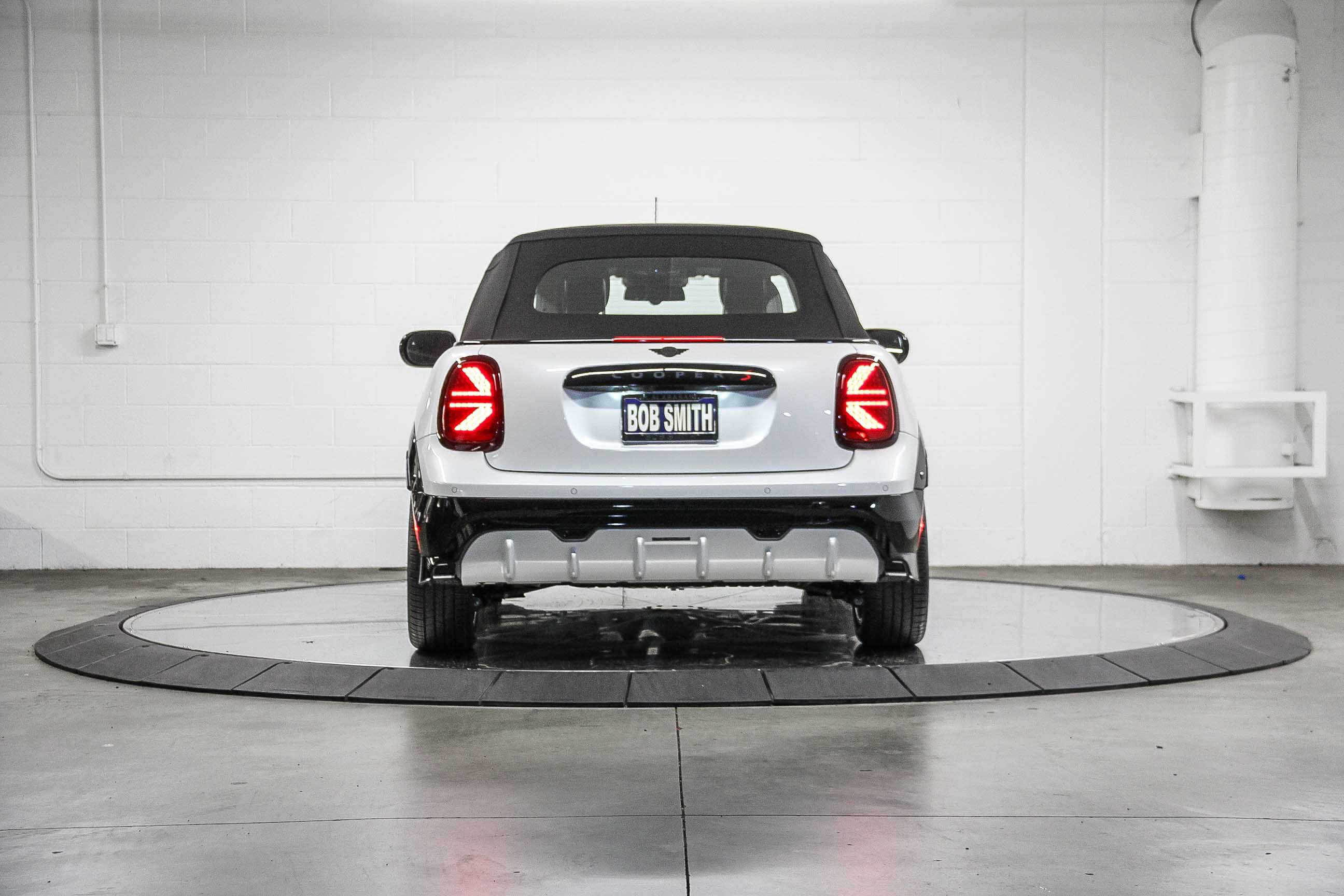 2026 Mini Cooper Convertible Iconic photo 4