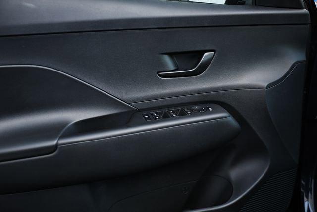 2026 Hyundai Kona SEL photo 4
