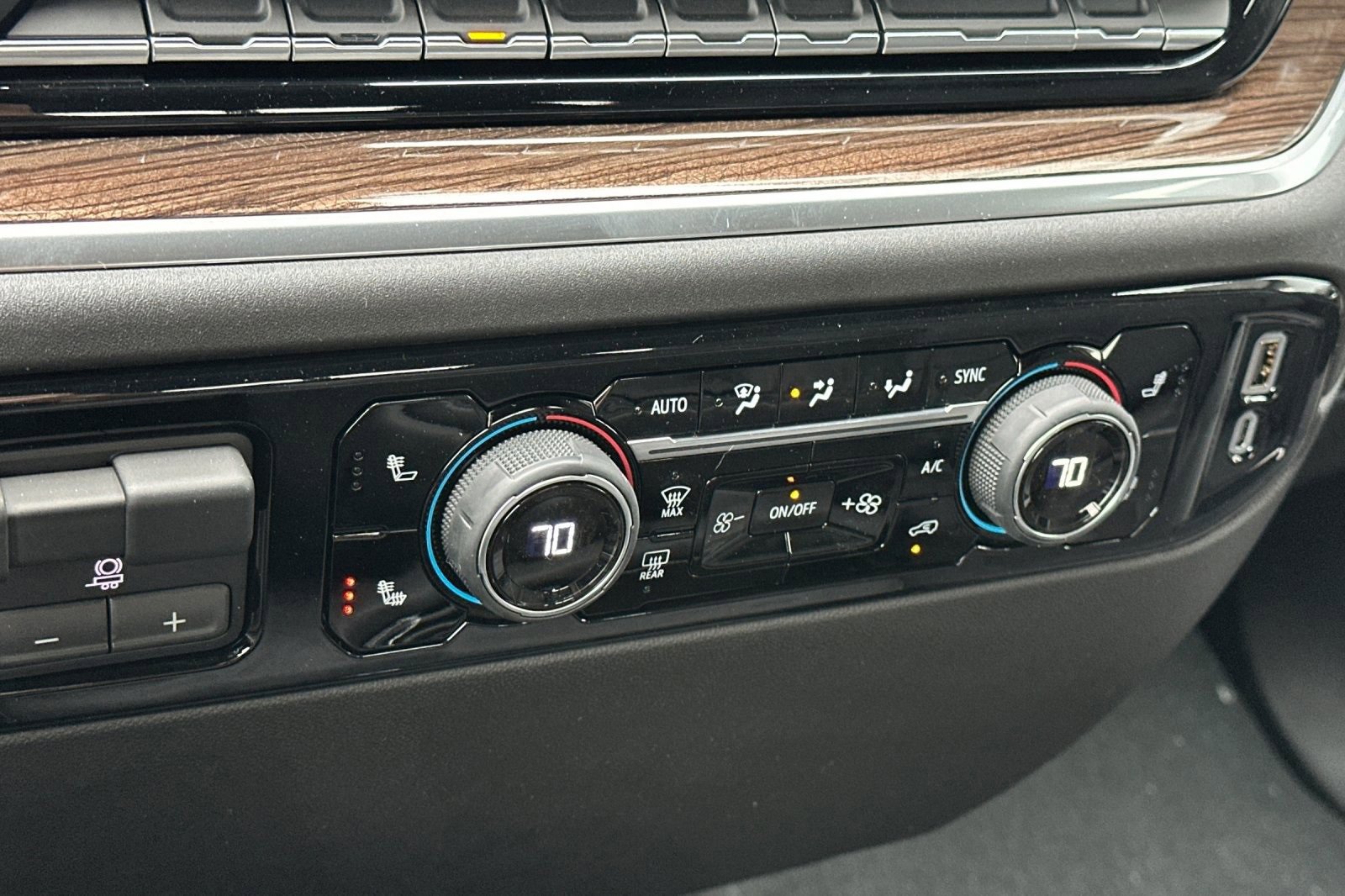 2025 Chevrolet Silverado LT photo 22