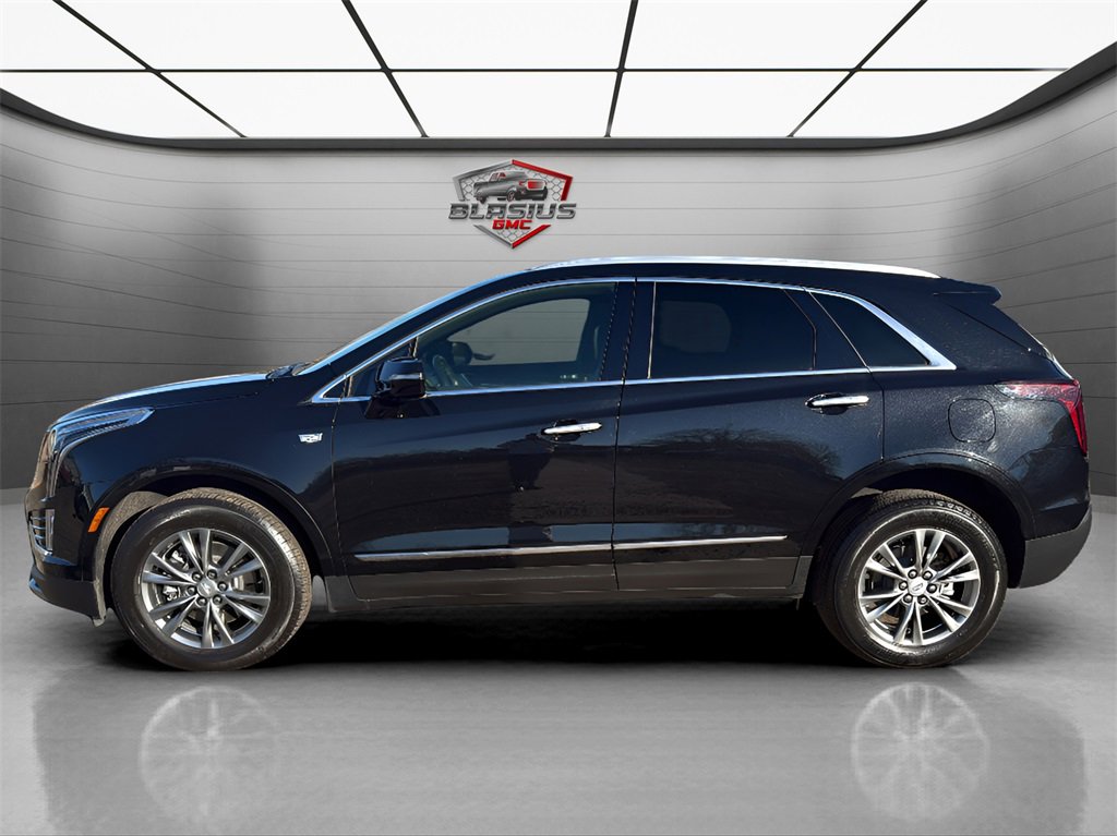 2022 Cadillac XT5 Premium Luxury photo 2