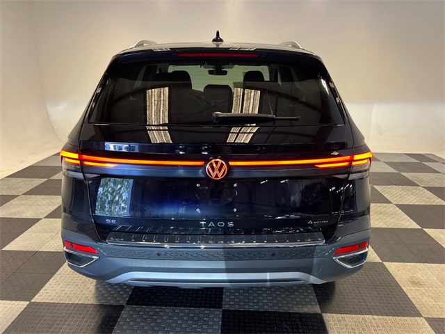 2025 Volkswagen Taos SE photo 4